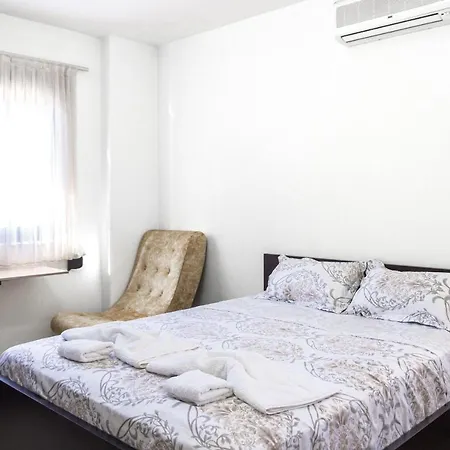 City Center 2 Bedroom 地拉那